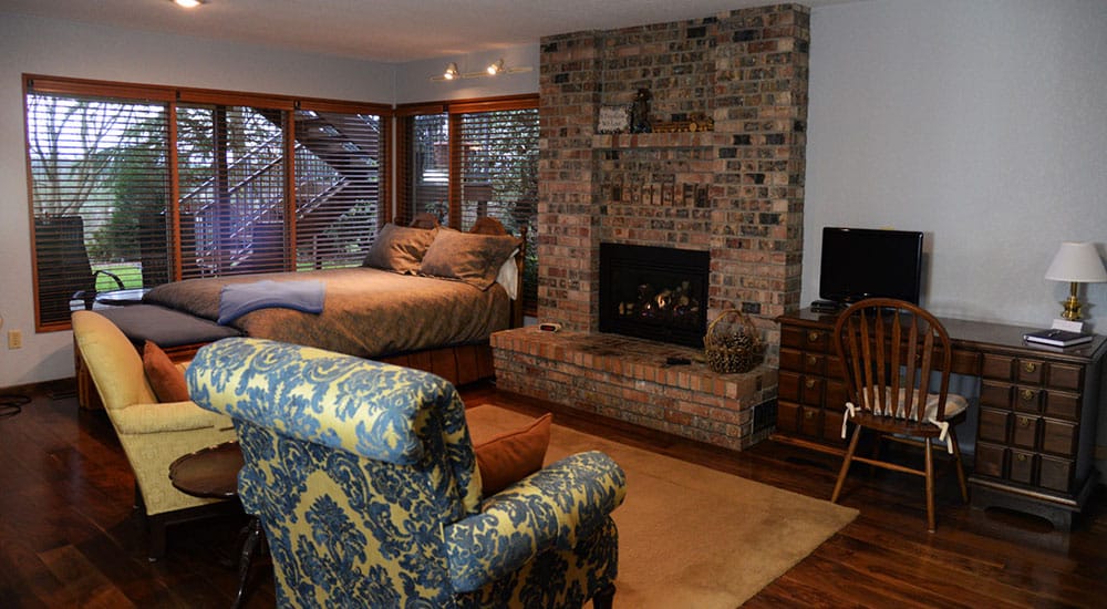 The Garden Room of A Cascade View Bed & Breakfast The Garden Room View 1 of A Cascade View Bed & Breakfast