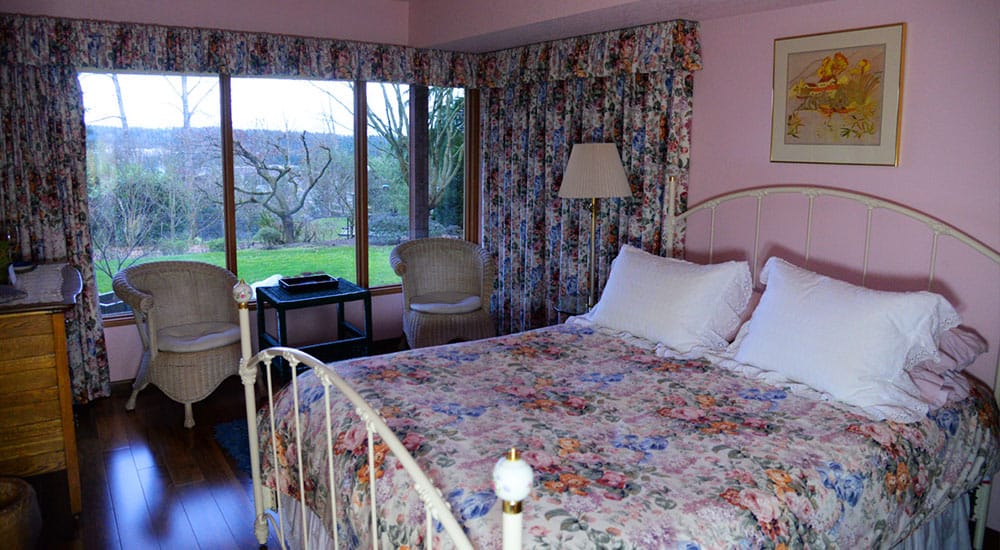 The Rose Room View 3 of A Cascade View Bed & Breakfast The Rose Room View 3 of A Cascade View Bed & Breakfast
